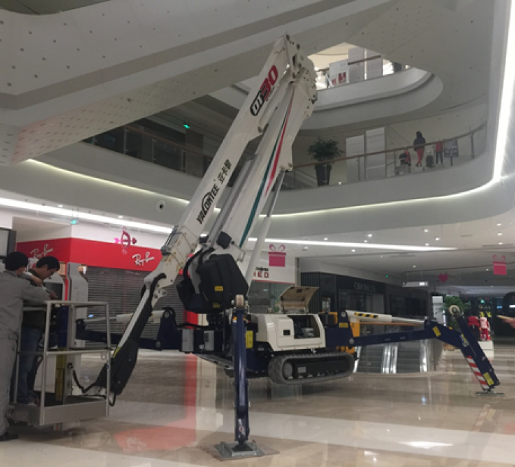 商場為什么選用蜘蛛式高空作業車