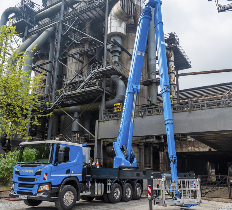 英國高空作業設備公司引進70米高空作業平臺車