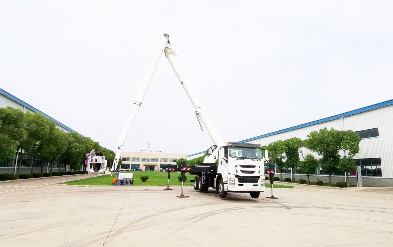 高空作業(yè)車